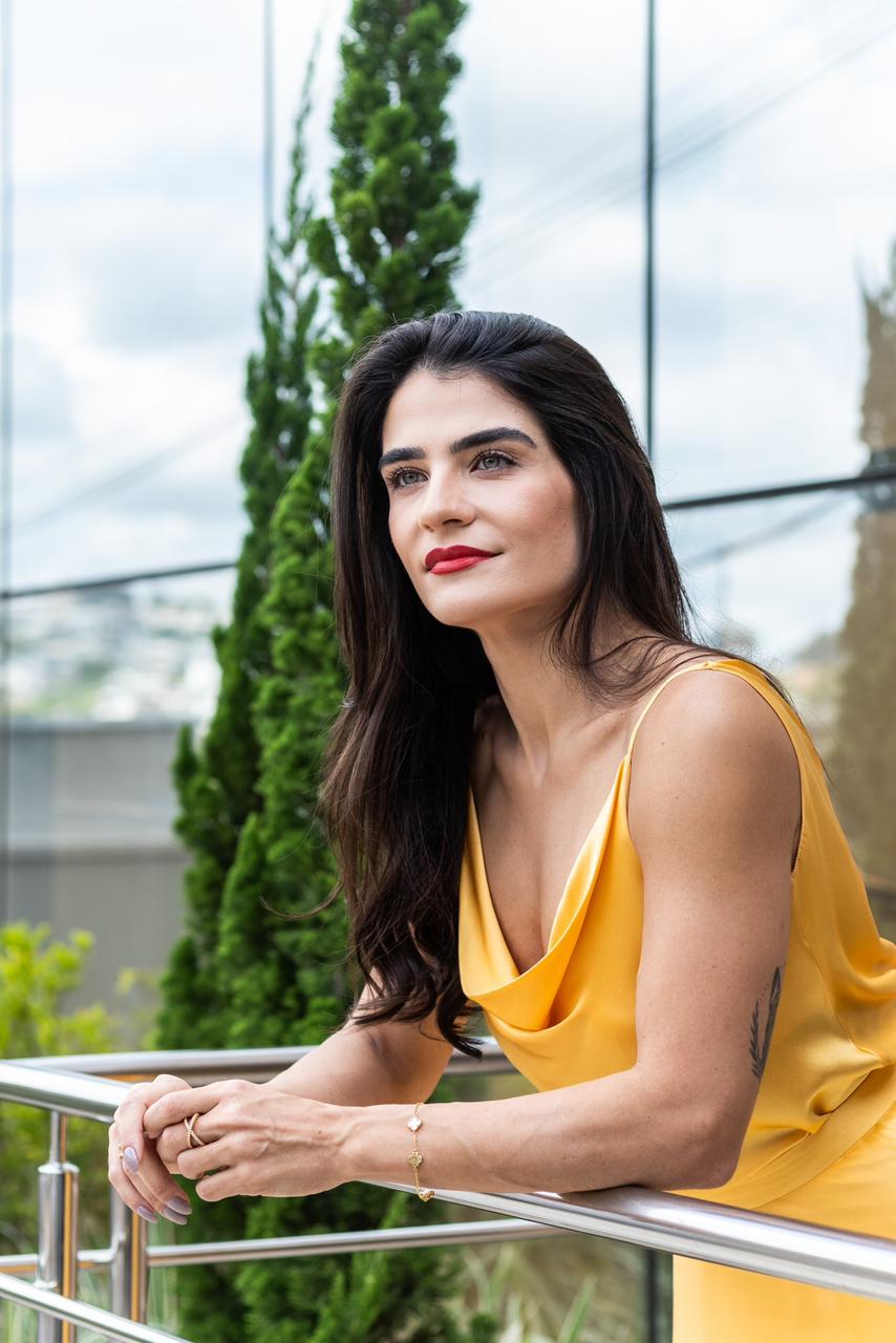 Dra. Camila Pereira ao ar livre